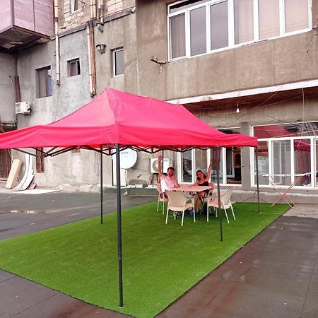 Sun City Hostel Ереван Экстерьер фото