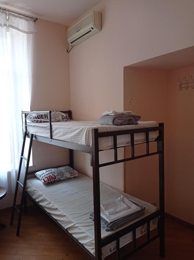 Sun City Hostel Ереван Экстерьер фото