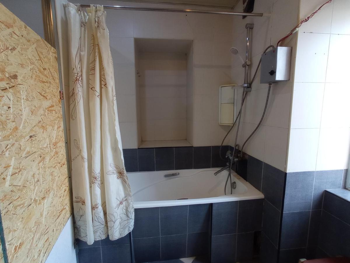Sun City Hostel Ереван Экстерьер фото
