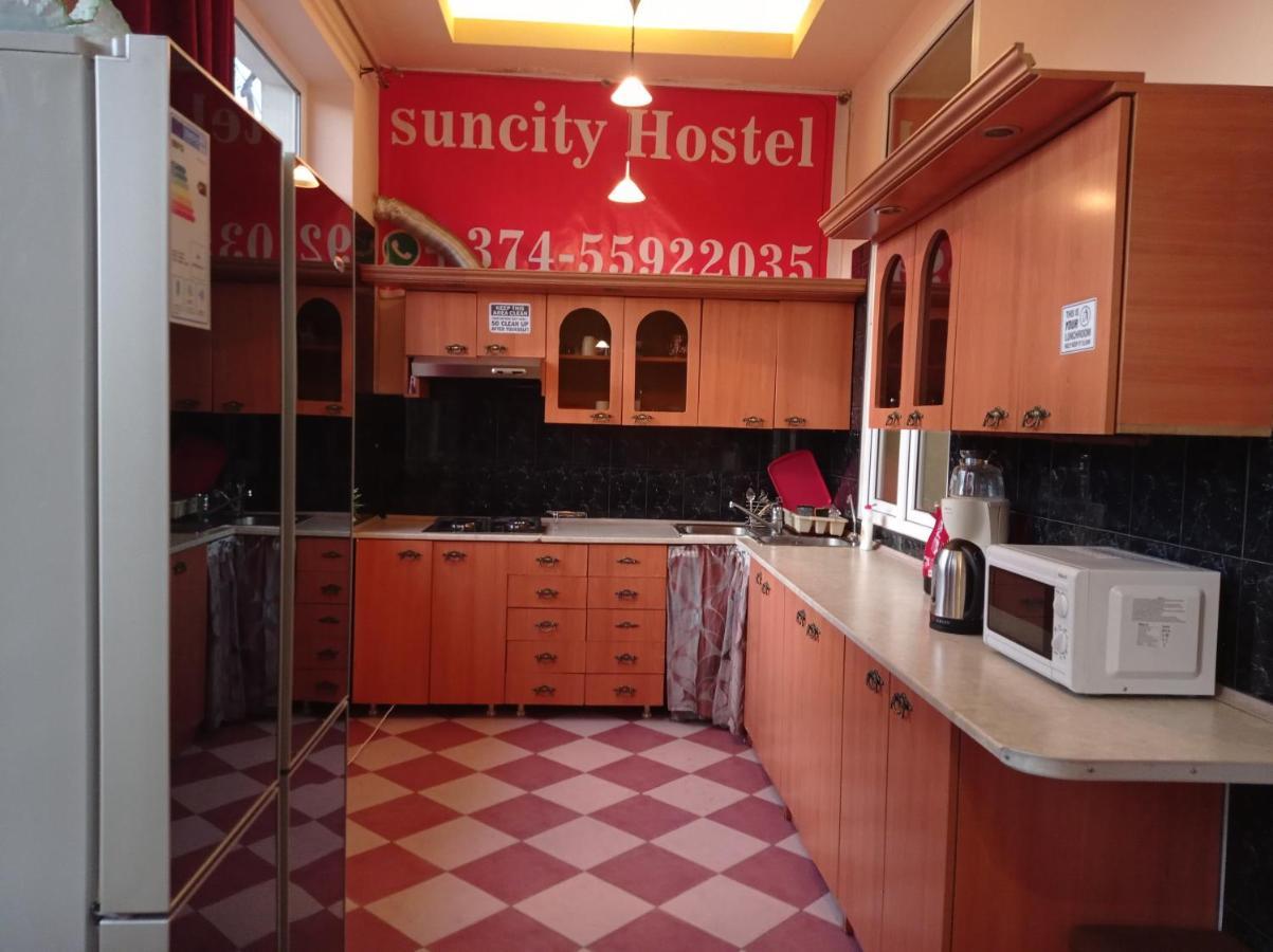 Sun City Hostel Ереван Экстерьер фото