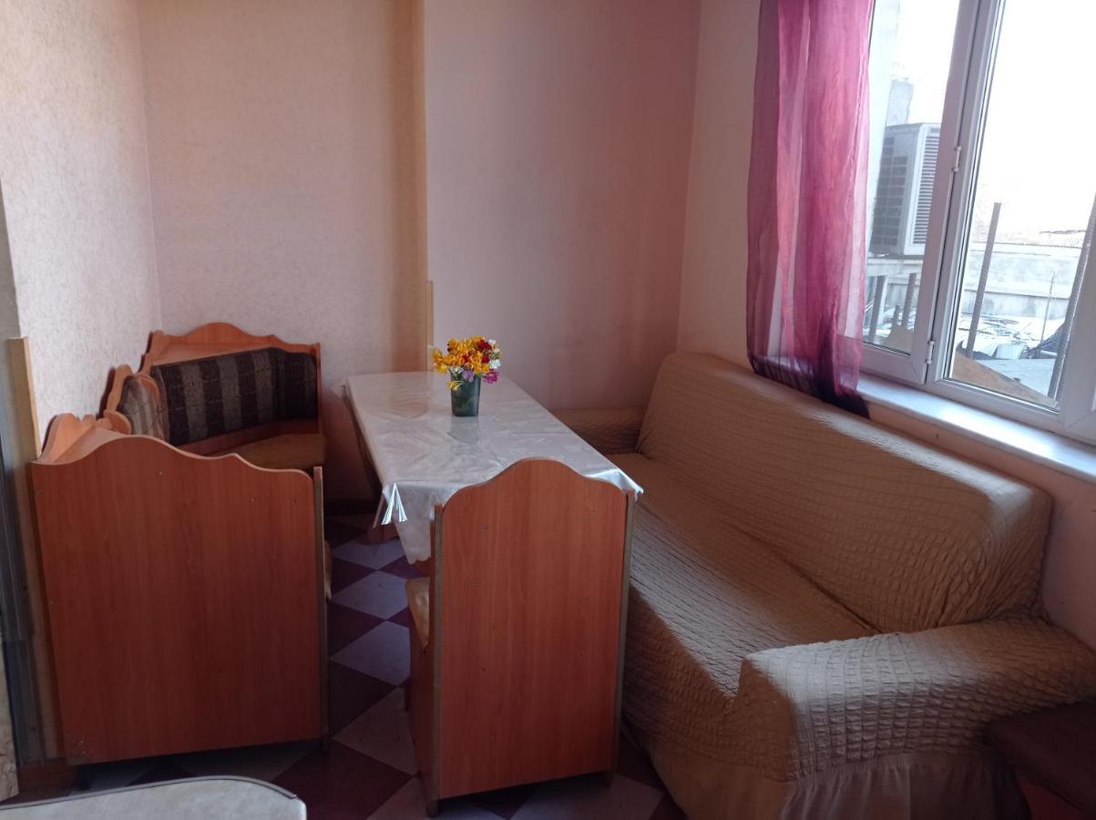 Sun City Hostel Ереван Экстерьер фото