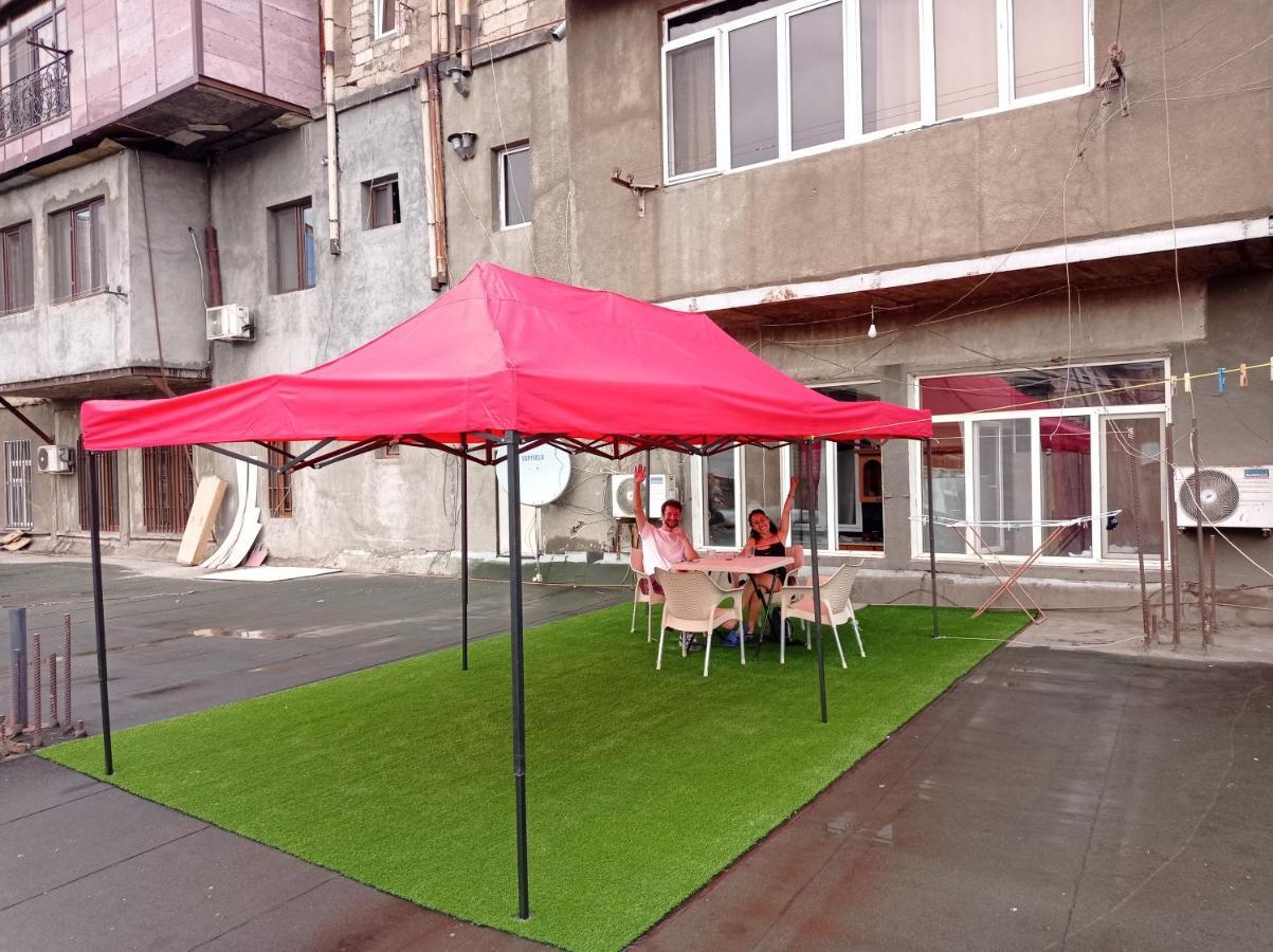 Sun City Hostel Ереван Экстерьер фото